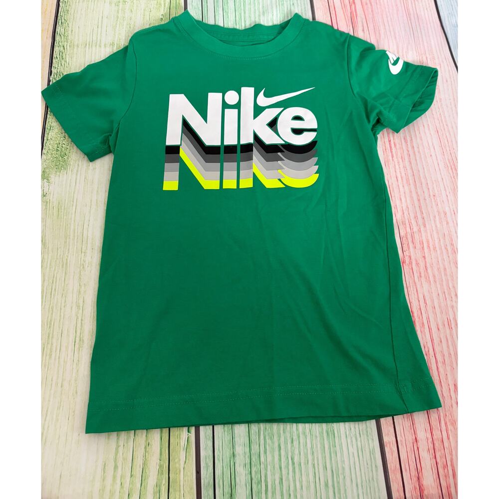 Nike Boys Short Sleeve Slim Fit Top – Green – Size 5 – EUC
